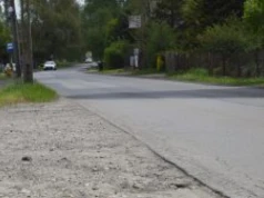 Mieszkańcy alarmują: zły stan ulicy Konwaliowej i brak chodników