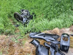 17-letni motocyklista wyprzedzał ciągnik rolniczy. Stracił panowanie nad maszyną i wpadł do rowu