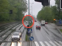 Rozbił auto na Al. Warszawskiej i próbował zniknąć. Straż Miejska była szybsza