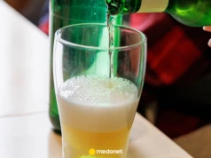 Ten alkohol Polacy kupują najczęściej. Mało kto wie, czym ryzykuje. To skutki uboczne