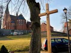 Wierni oburzeni. Parafia reaguje w sprawie rzekomej farmy fotowoltaicznej. "Godzi w powagę miejsca objawień"