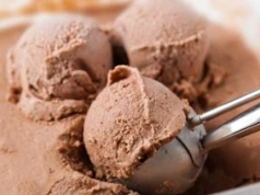 Przepis, który pokochają wszystkie dzieci. Te lody czekoladowe to pewniak na lato