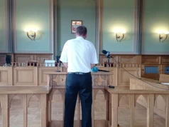 Komendant Straży Miejskiej w Malborku miał prowadzić samochód bez uprawnień. W sądzie nie przyznał się do winy