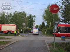 Jechał na hulajnodze elektrycznej, wpadł pod tramwaj. 31-latek nie żyje