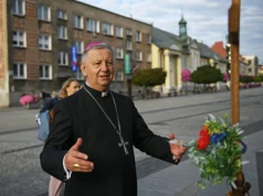 Abp Józef Guzdek: w hospicjum miłość staje się czynem