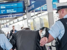 Chwile grozy w niemieckim pociągu. 22-letni Polak groził nożem konduktorce, do akcji wkroczyła policja