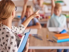 380 zł za trzy miesiące. Nauczyciele pokazali paski
