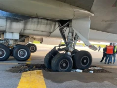 Boeing 747 zapadł się na płycie lotniska Carrasco. Trzeba było go wyciągać