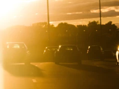Auto a pierwsze upały - jak temperatura wpływa na elektronikę, baterię i klimatyzację?