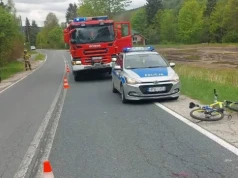 Rowerzystka trafiła do szpitala. Prawdopodobnie nacisnęła przedni hamulec zjeżdżając z górki