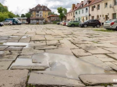 Dziurawy plac przy ul. Chobolańskiej doczeka się naprawy za 400 tys. złotych