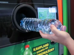 W Krakowie padł rekord. Zebrał 4863 butelek i puszek, skanował je przez 4,5 h, tyle zarobił