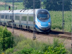 Śmierć na torach. Pociąg Intercity śmiertelnie potrącił kobietę, ruch kolejowy sparaliżowany