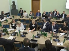 Rolnicy i przetwórcy alarmują: sieci handlowe łamią prawo. Gorąco w Sejmie