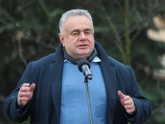 "Reakcja w pełni adekwatna". Policja broni wejścia do mieszkania Sakiewicza