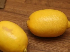 Jest na wielu cytrusach. Został uznany za potencjalnie rakotwórczy. Jak się go pozbyć?