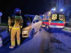 Nie zauważył znaku stop. Jedna osoba ranna w nocnym wypadku w Dąbrowicy