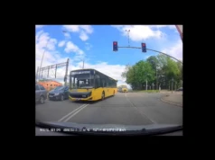 Niebezpieczny manewr kierowcy autobusu na skrzyżowaniu ul. Chopina i Katowickiej