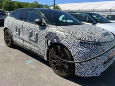 Nowe Renault Mégane przyłapane na stacji ładowania. Kiedy premiera?