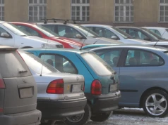 Kupujący patrzą na lakier i przebieg. Tymczasem jeden szczegół mówi wszystko