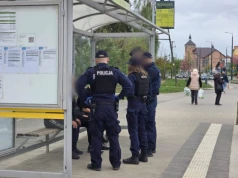 Napad na przystanku w Olsztynie. Banda nastolatków zaatakowała bezbronnego
