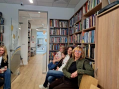 Targowisko Książek w Bibliotece Publicznej w Skrzyszowie. Wydarzenie odwiedzili wyjątkowi goście