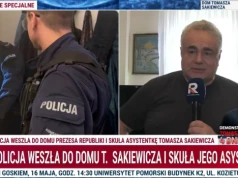 Policja w mieszkaniu Tomasza Sakiewicza. Szef Republiki mówi o „bandyckim napadzie”