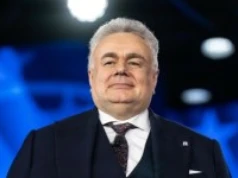​Policja w mieszkaniu Sakiewicza. Nowe informacje - zatrzymano jedną osobę