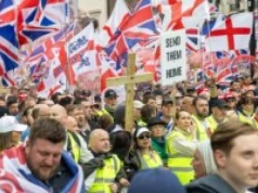 ​Halo Londyn, mówi Tarczyński. Ogromne manifestacje w stolicy Wielkiej Brytanii