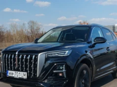 Hongqi HS5 ma paszczę chińskiego smoka i pali, jak smok. Ale ma też atuty