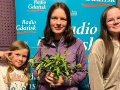 Mijamy je obojętnie każdego dnia, a mają mnóstwo właściwości. Twórcze dzieciaki poznają zioła i kwiaty