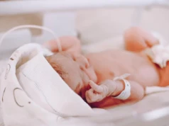 Kangurowanie wcześniaków ratuje życie. Ruszyła zbiórka na fotele dla oddziałów neonatologicznych
