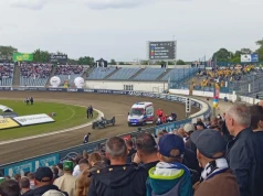 Żużel. Fatalny wypadek w Lesznie! Lindgren na noszach!