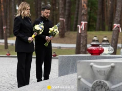 Wołodymyr Zełenski złożył kwiaty na jednym z cmentarzy katyńskich. "Zło nie może być bezkarne"