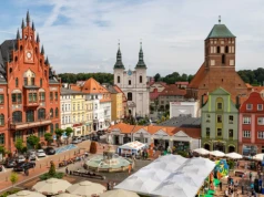 To miasto nazywają „Bramą Pomorza”. Całe otoczone jest lasami sosnowymi