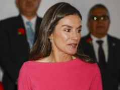 Barbiecore wraca do łask. Królowa Letizia postawiła na intensywny róż