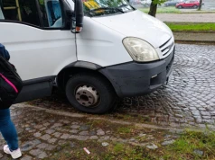 Tarnów. Rodzice zauważyli usterkę autobusu przed wycieczką szkolną. Policja przypomina: warto kontrolować autokary
