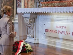 106. rocznica urodzin Karola Wojtyły. Para prezydencka przy grobie św. Jana Pawła II