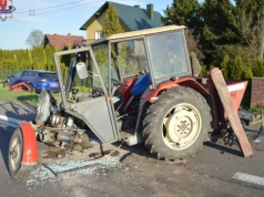 Groźny wypadek z udziałem ciągnika. Kierowca traktora nie miał uprawnień
