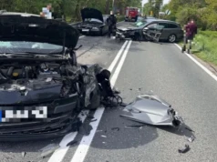 Czołowe zderzenie. Trzy osoby, w tym dziecko, trafiły do szpitala