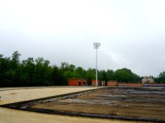 Budowa stadionu lekkoatletycznego w Jaworznie. Widać już zarys przyszłego obiektu