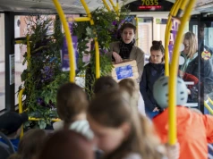 Różowy autobus specjalny z pomocą już kursuje po Wrocławiu