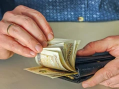 ZUS wypłaca rekordowe świadczenie. Prawie 7 tys. zł trafia na konta seniorów. Liczy się wiek