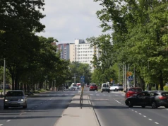 Mandat za jazdę lewym pasem? Kierowcy wskazują jeden problem