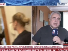 Sakiewicz był bez spodni, gdy przyszła policja. To DLATEGO nie chcą pokazać nagrań. „Niekompletnie ubrany”