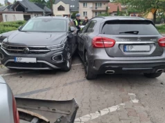 Miał prawie 2 promile alkoholu i rozbił na parkingu kilka samochodów