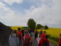 Rajd Pieszy „Śladami błogosławionego księdza kardynała Stefana Wyszyńskiego”. Uczestnicy pokonali ponad 9 km