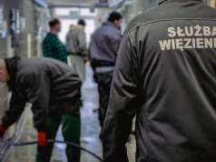 Rodzice uczniów oburzeniu doborem więźniów do pracy w szkole. Wśród nich był skazany za brutalny gwałt
