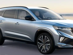 Pełen wypas full hybrid z rabatem. Co ma topowy, 7-osobowy Renault Espace VI?