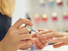 Klasyczny french jest już passe. Taki manicure będzie hitem lata 2026